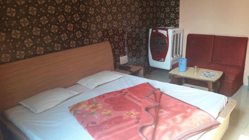 Hotel Parikalp Pachmarhī Kültér fotó