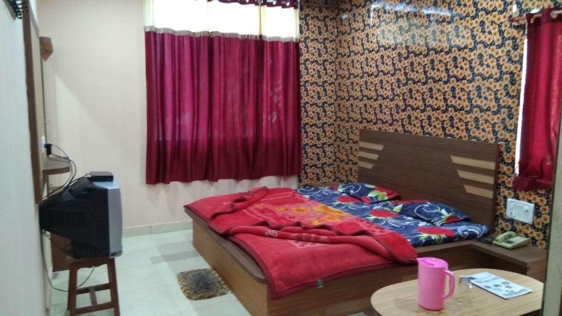 Hotel Parikalp Pachmarhī Kültér fotó