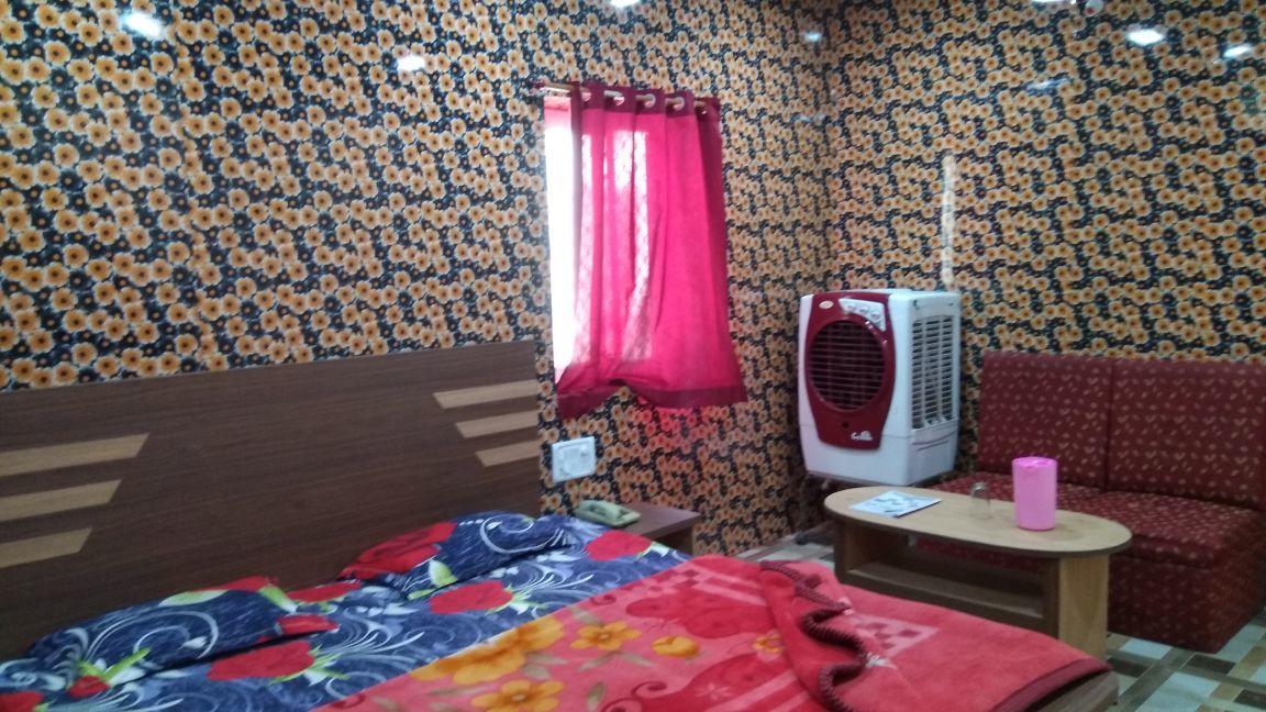 Hotel Parikalp Pachmarhī Kültér fotó